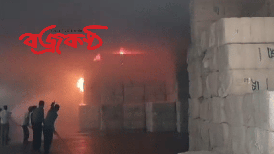 মাধবপুরে শিল্প কারখানায় তুলার গুদামে আগুন