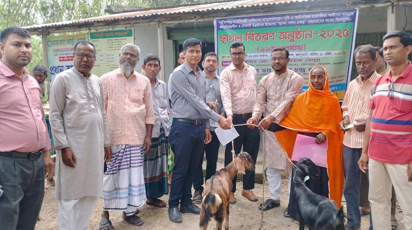 জয়পুরহাটের ক্ষেতলাল উপজেলার মানব কল্যাণ কর্মসূচীর উদ্যোগে বিনামূল্যে ছাগল বিতরণ