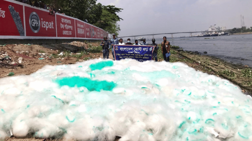 মুন্সীগঞ্জে কোস্টগার্ডের অভিযানে ২ লাখ মিটার কারেন্ট জাল জব্দ