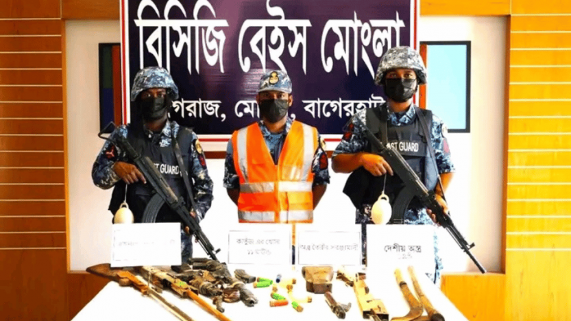 সুন্দরবনে কোস্টগার্ড দেখে পালিয়ে গেল দস্যুরা, দেশীয় অস্ত্র উদ্ধার