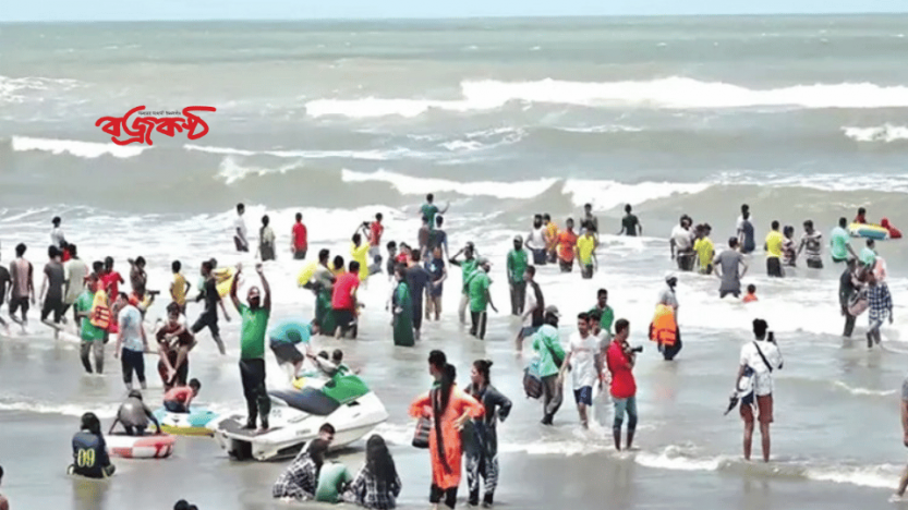 লোকে-লোকারণ্য কক্সবাজার সমুদ্র সৈকত