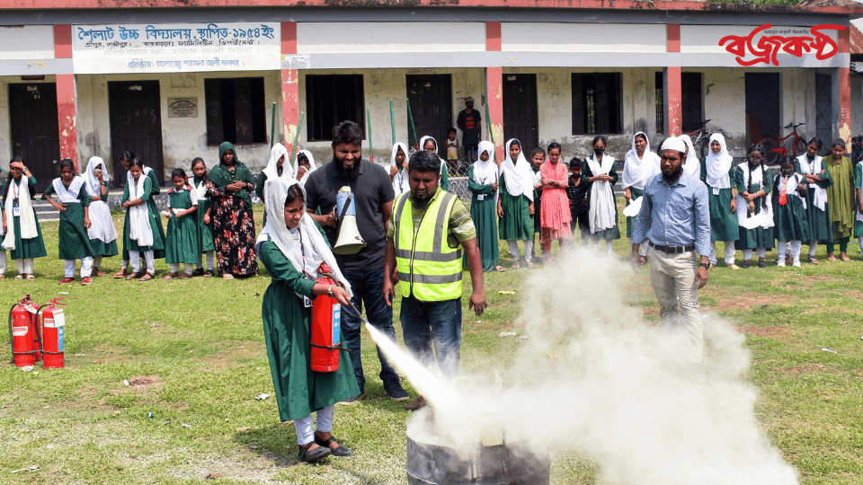 স্কুলে অগ্নি নিরাপত্তা প্রশিক্ষণ আয়োজন করলো এনার্জিপ্যাক