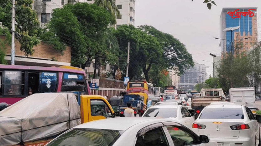 আন্দোলন-জলাবদ্ধতা-যানজটে অচল ঢাকা