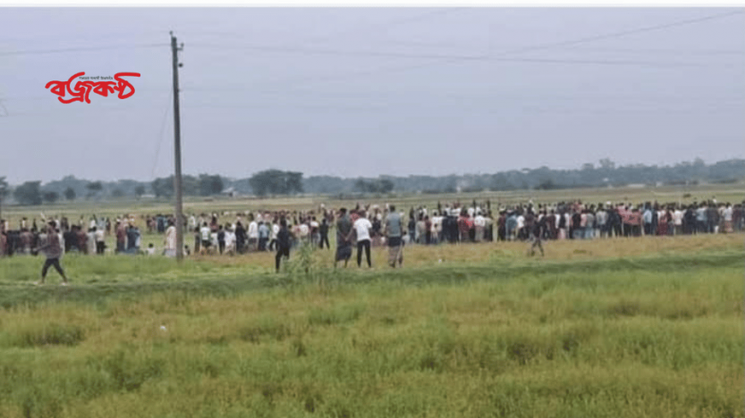 ছাত‌কে হাইকোর্টের নিষেধাজ্ঞাকে বৃদ্ধাআঙ্গুল দে‌খি‌য়ে ষা‌ড়ের লড়াই