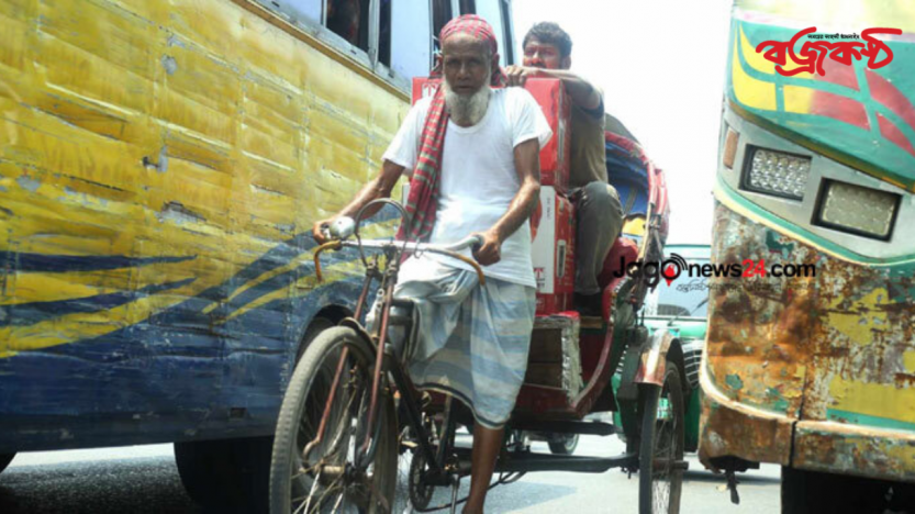 তীব্র গরমে হাঁসফাঁস, কষ্টে শ্রমজীবী মানুষ