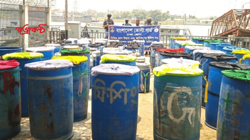 নারায়ণগঞ্জে কোস্টগার্ডের অভিযানে ৪ কোটি টাকার অবৈধ চিংড়ির রেণু জব্দ
