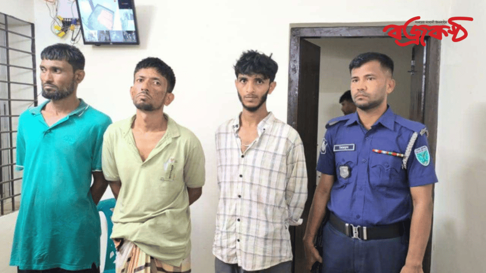 হবিগঞ্জের বানিয়াচংয়ে টিপুর বাড়িতে সেনাবাহিনীর অভিযান। ইয়াবাসহ ৩মাদক ব্যবসায়ী গ্রেফতার।।