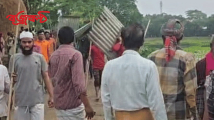 বাড়িঘর ও দোকানপাট ভাংচুরের অভিযোগ।