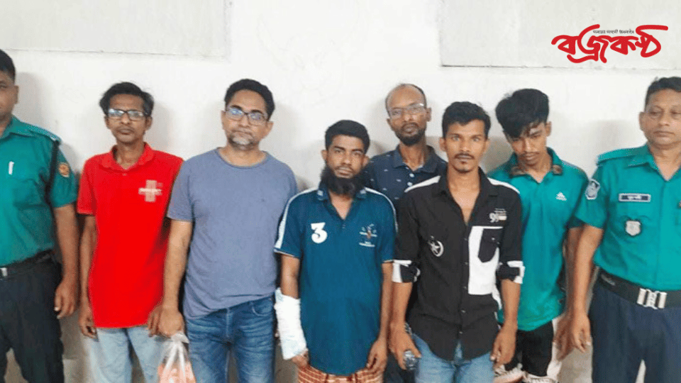 মোহাম্মদপুরে সাঁড়াশি অভিযানে গ্রেফতার ৭