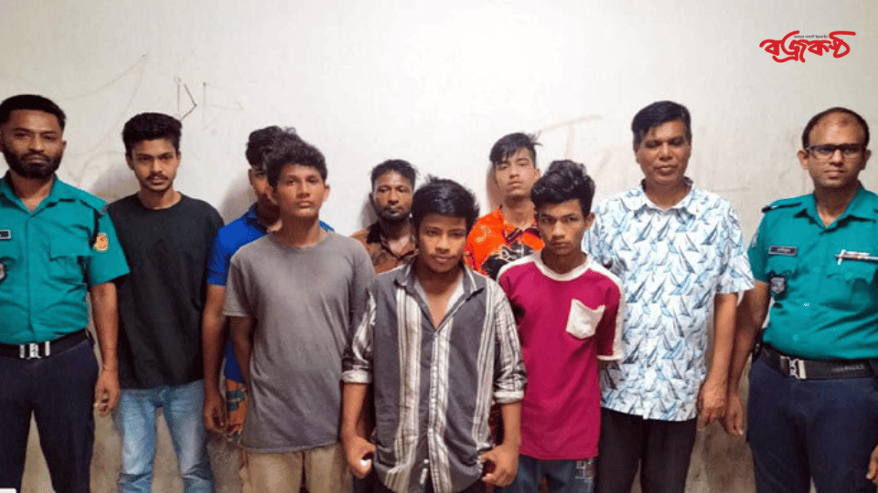 মোহাম্মদপুরে সাঁড়াশি অভিযানে গ্রেফতার ৮