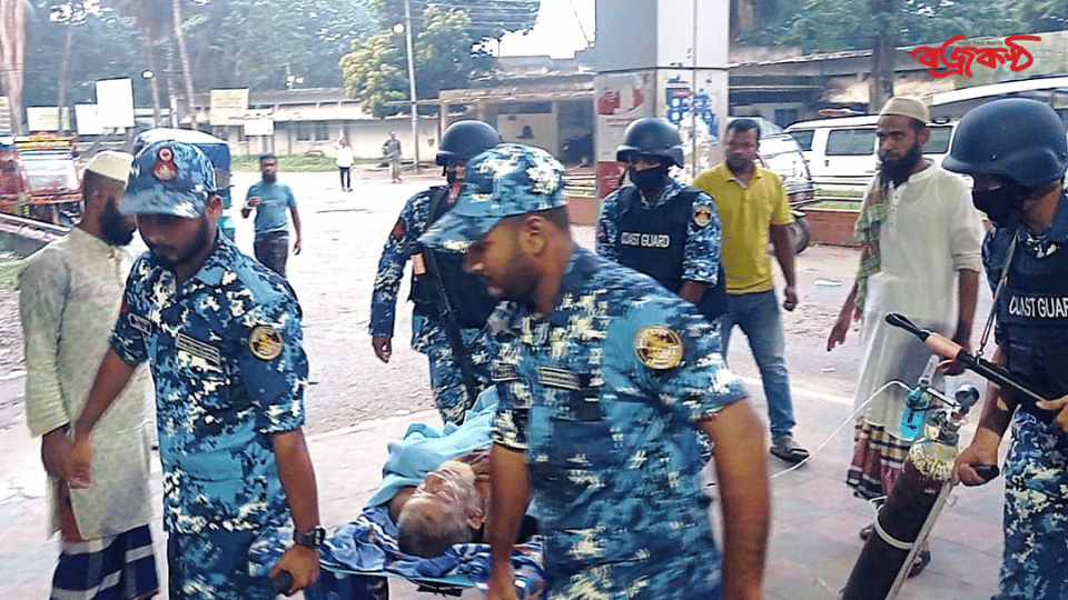 যাত্রীবাহী লঞ্চে অসুস্থ ব্যক্তিকে চিকিৎসা সেবা দিয়েছে কোস্টগার্ড