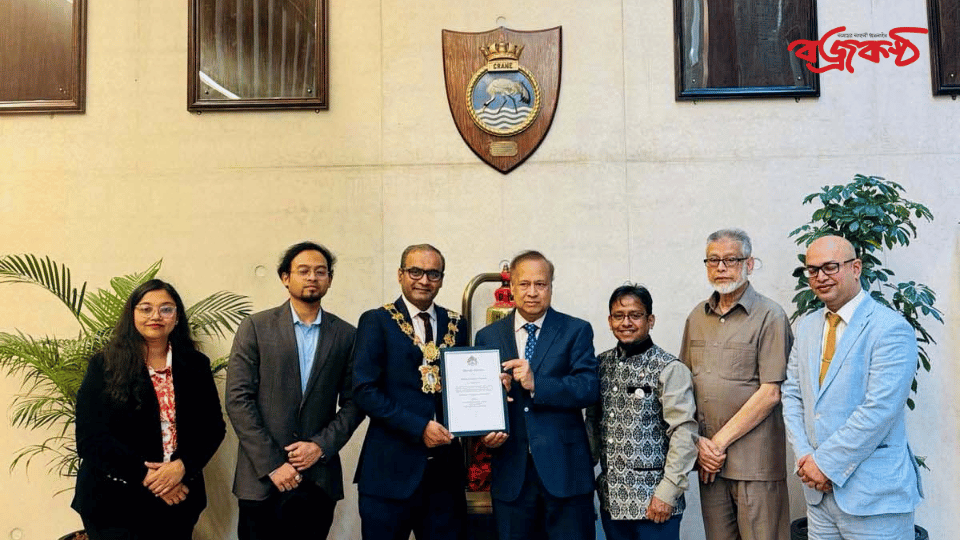 লন্ডনে আইনজীবী ব‍্যারিস্টার মনোয়ার হোসেন বিশেষ সম্মাননা স্বীকৃতিপত্র পেলেন