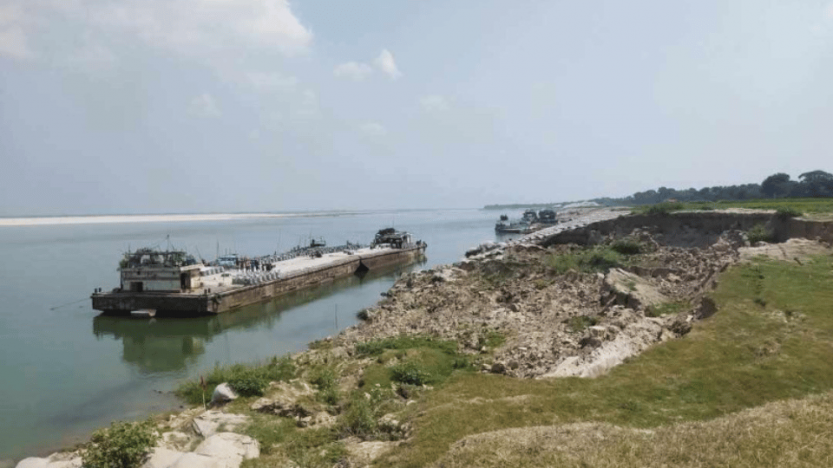 দৌলতপুরে পদ্মা নদীর ভাঙনে আতঙ্কে দিন দিন কাটছে পদ্মা পাড়ের মানুষের