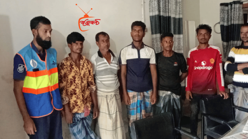 ছাতকে নৌপথে যৌথ বা‌হিনীর অ‌ভিযানে ৯‌টি বালু বোঝাই নৌকাসহ ৭ ব‌্যক্তি‌কে আটক