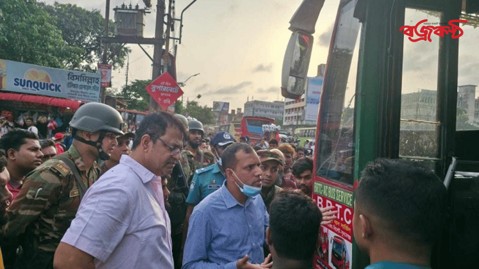 অতিরিক্ত ভাড়া আদায়: গাবতলীতে দুই পরিবহনকে জরিমানা