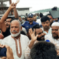 ‘ভুয়া ভুয়া’ স্লোগান দিয়ে দুই উপদেষ্টার গাড়ির সামনে শুয়ে পড়লেন শ্রমিকরা