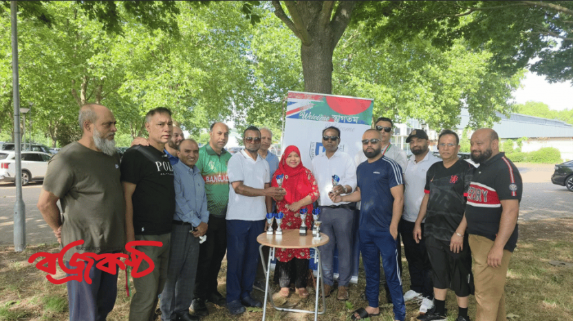 ইউকেবাংলা রিপোর্টার্স ইউনিটির বার্ষিক ব্যাডমিন্টন প্রতিযোগিতা সম্পন্ন  খেলায় চ্যাম্পিয়ন দিলোয়ার-আক্কাছ জুটি