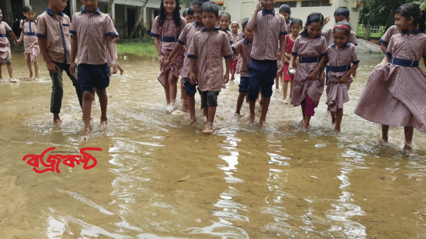 মাধবপুরে বিদ্যালয়ের সামনে জলাবদ্ধতা, দুর্ভোগ চরমে