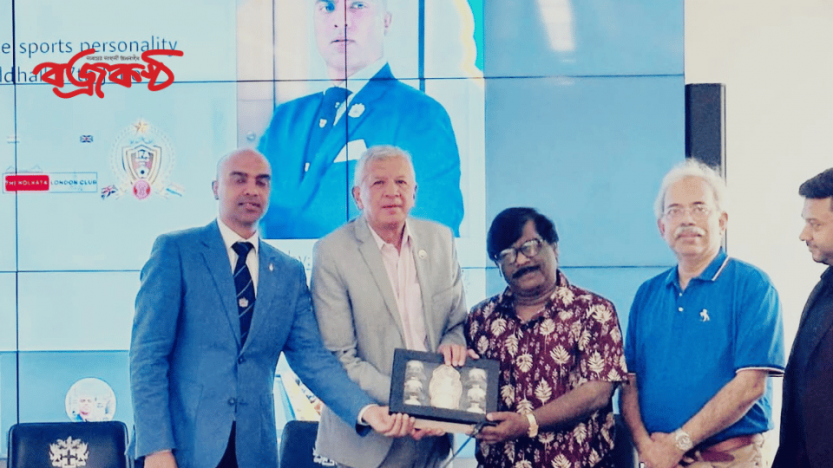 লন্ডনে সম্বর্ধিত হলেন বাংলার প্রখ্যাত সঙ্গীত শিল্পি ও সুরকার  সৌম্যেন অধিকারী