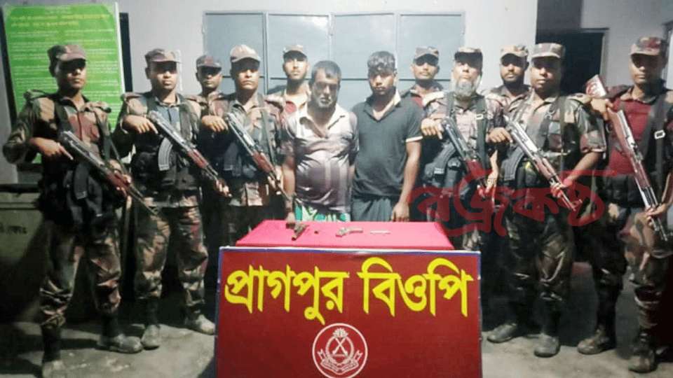 কুষ্টিয়ায় পৃথক অভিযানে বিদেশি পিস্তল-শর্টগানসহ আটক ২