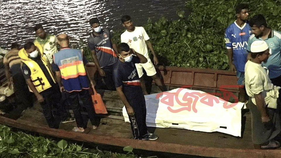 বুড়িগঙ্গা নদী থেকে ভাসমান মৃতদেহ উদ্ধার করেছে কোস্টগার্ড