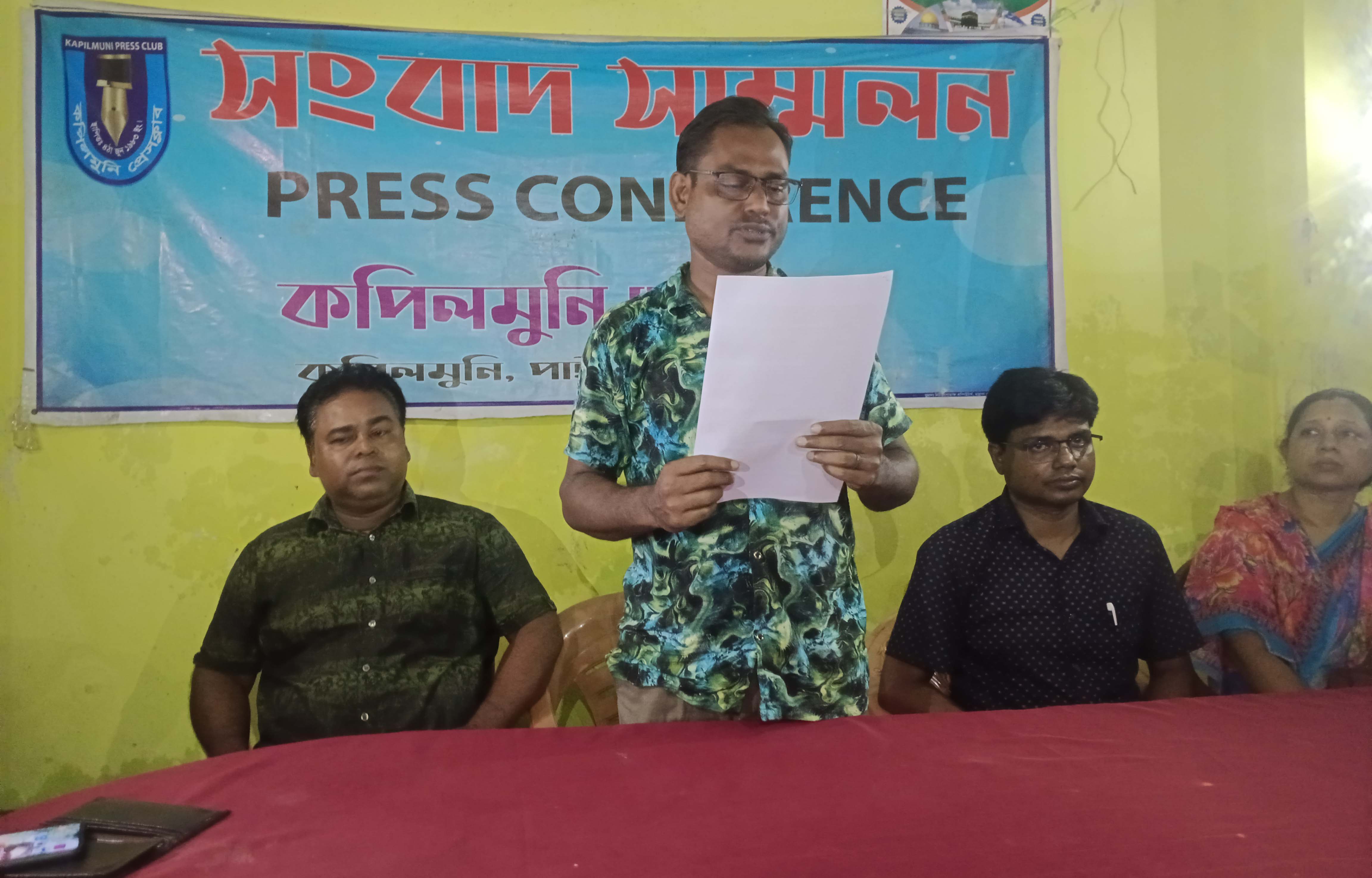 পাইকগাছায় বিদ্যালয়ের সভাপতির বিরুদ্ধে হটকারীতার অভিযোগ