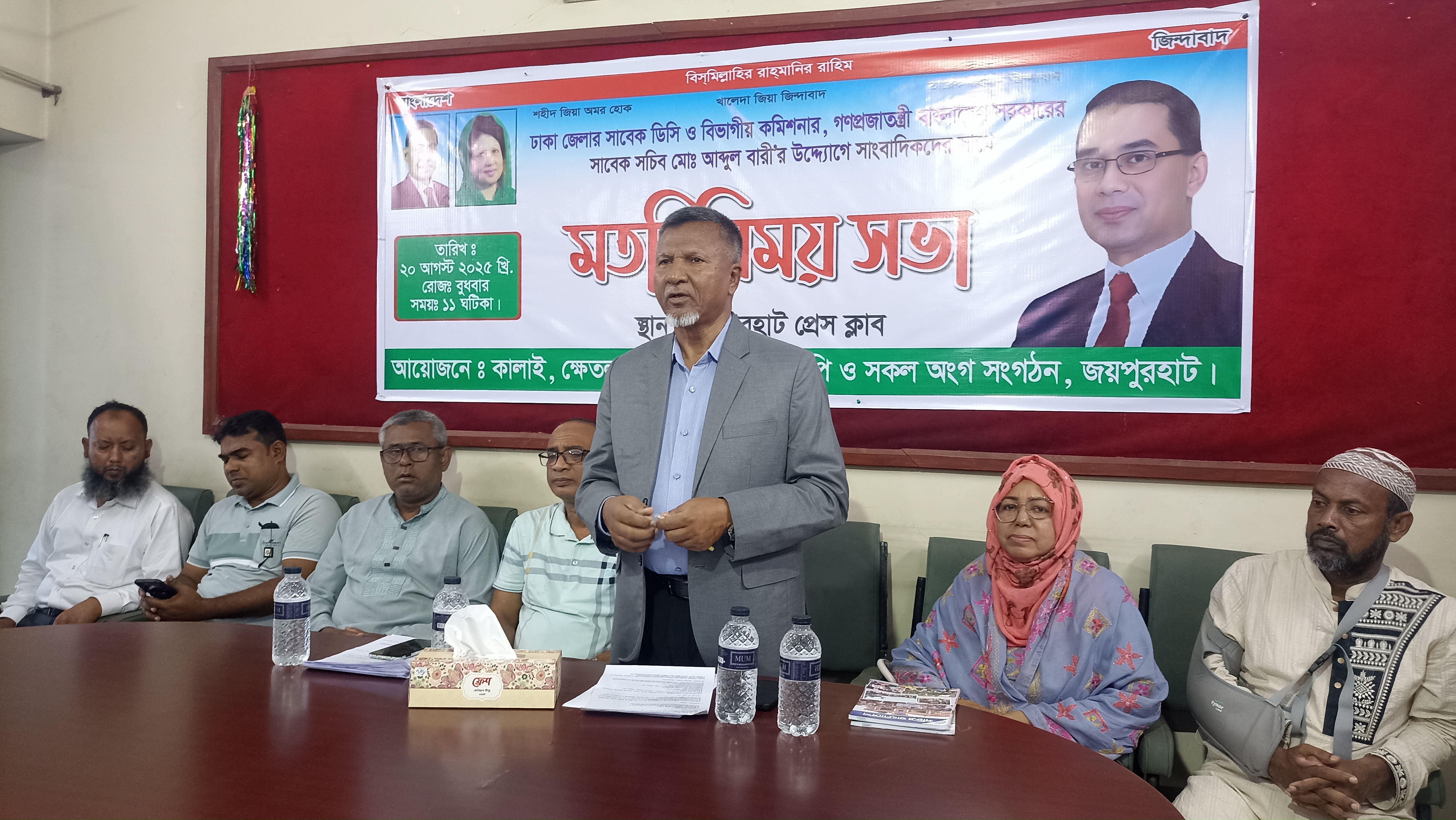 জয়পুরহাট প্রেসক্লাবের সাংবাদিকদের নিয়ে মতবিনিময় সভা করেন বিএনপির মনোনয়ন প্রত্যাশী সাবেক সচিব আব্দুল বারী