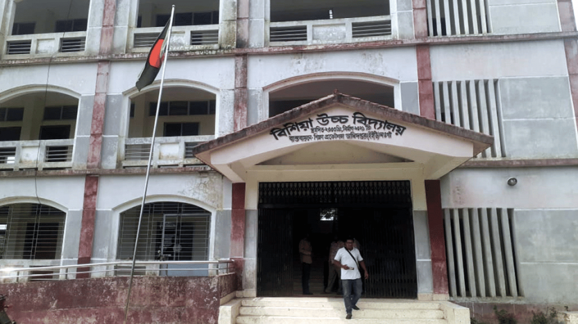 রাণীনগরে শিক্ষার্থীর শ্লীলতাহানির মূল্য ৫০হাজার টাকা