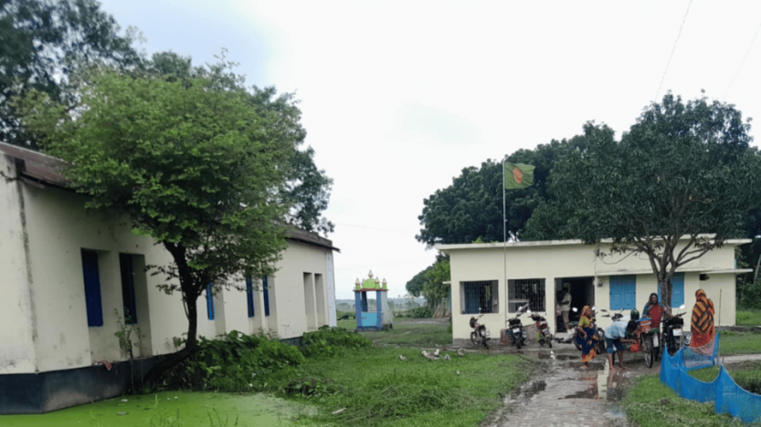 দৌলতপুরে পিয়ারপুর ভূমি অফিস ও বিদ্যালয়ে যেতে ১০০ মিটার রাস্তা প্রয়োজন