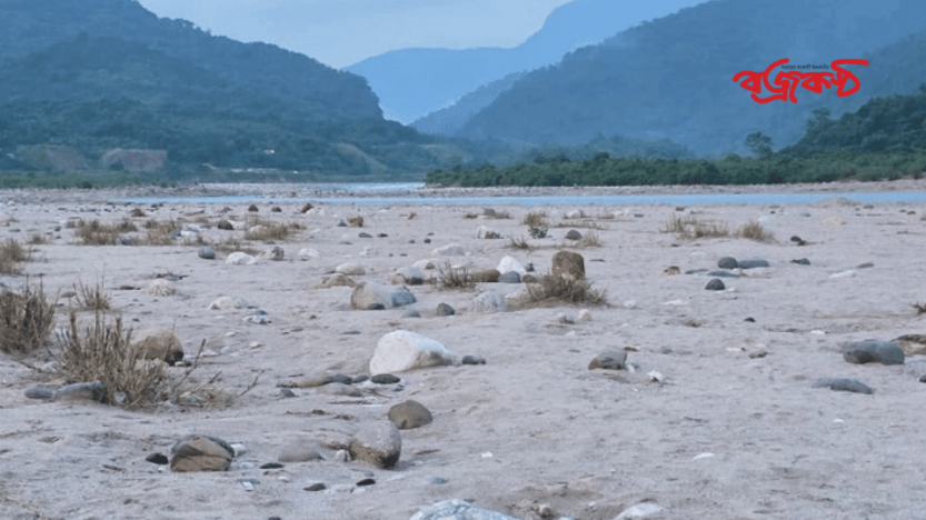 কোটি কোটি টাকার পাথর লুটপাটে সাদাপাথর পর্যটনকেন্দ্র বিরানভূমি