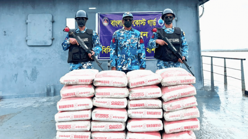 সিমেন্টের বিনিময়ে মায়ানমার থেকে মাদক পাচারকালে সিমেন্ট ও ১টি বোট জব্দ