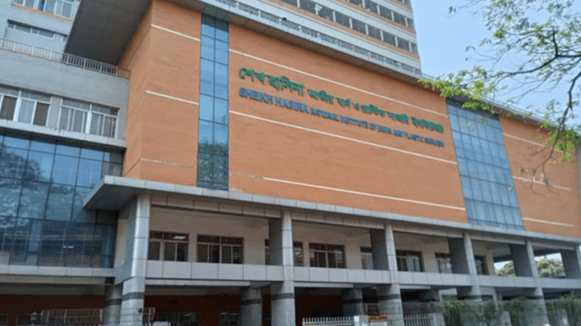 রাজধানীতে এসি বিস্ফোরণে একই পরিবারের দগ্ধ ৪