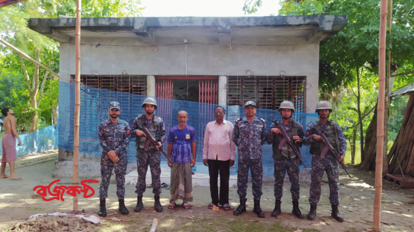 মোংলায় ৩৪ মন্দিরের নিরাপত্তায় নৌবাহিনীর টহল