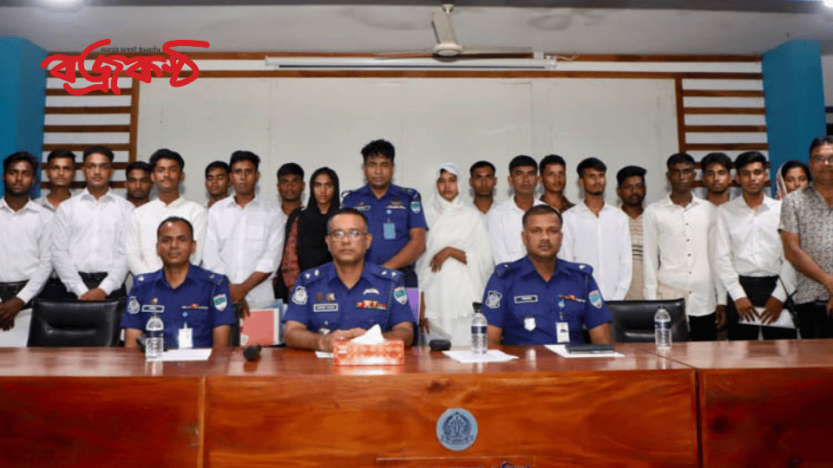 চুয়াডাঙ্গায় ১২০ টাকায় পুলিশে চাকরি পেলেন ১৬ জন