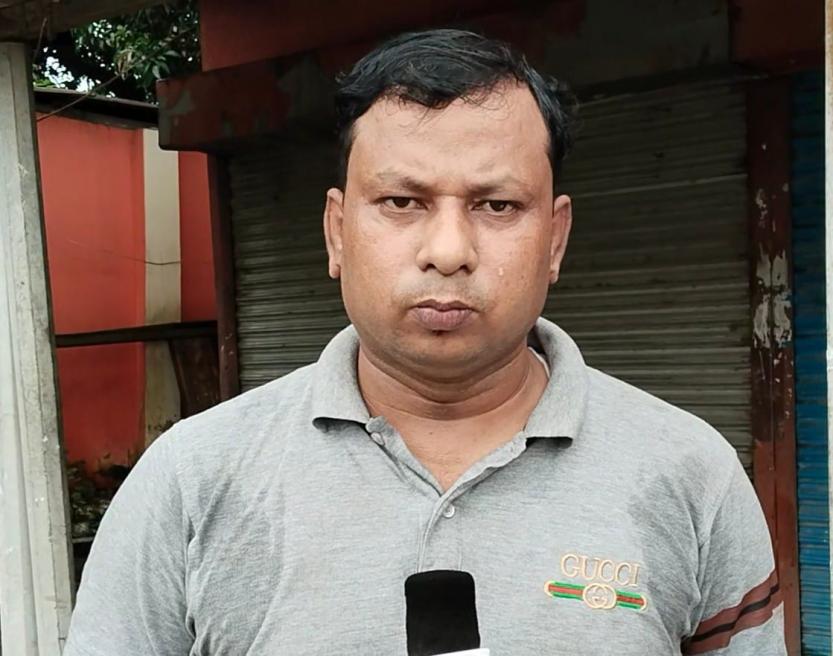 ফুলবাড়ীতে অসহায় পরিবারে বাড়ীতে হামলা ৮০ হাজার টাকা লুট, থানায় অভিযোগ