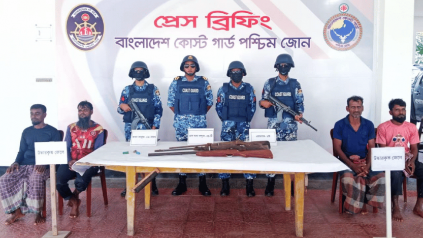 সুন্দরবনে বনদস্যু জাহাঙ্গীর বাহিনীর কবল থেকে ৪ জেলে উদ্ধার, অস্ত্র ও গুলি জব্দ