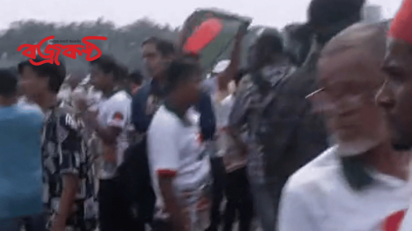 সংসদ ভবনের দক্ষিণ প্লাজায় জুলাই যোদ্ধাদের বিক্ষোভ