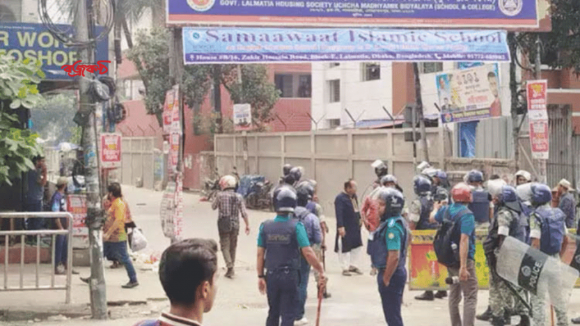 পুলিশের ধাওয়া খেয়ে ধানমন্ডির বিভিন্ন গলিতে জুলাই যোদ্ধারা