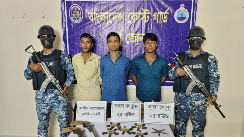 মহেশখালীতে কোস্টগার্ডের অভিযানে অস্ত্র  গোলাবারুদসহ তিন সন্ত্রাসী আটক
