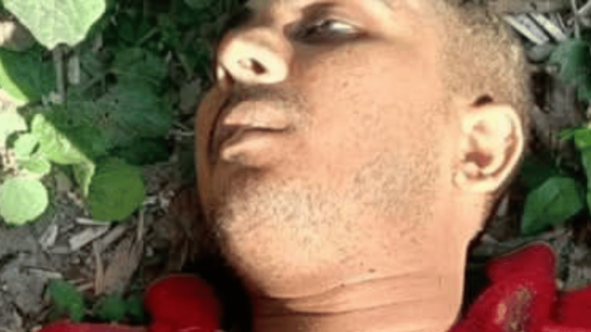 দৌলতপুর মহিষকুন্ডি মাঠপাড়া গ্রামে এক যুবককে কুপিয়ে পায়ের রগ কেটে হত্যা