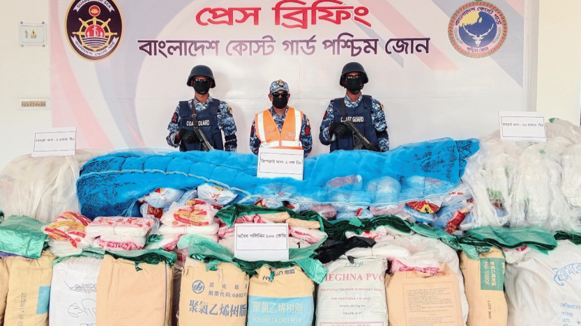 মোংলায় কোস্টগার্ডের অভিযানে অবৈধ জাল ও পলিথিন জব্দ