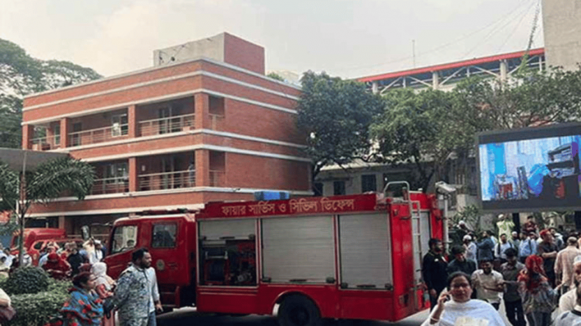 সচিবালয়ের নতুন ভবনে আগুন, ৩ ইউনিটের চেষ্টায় নিয়ন্ত্রণে
