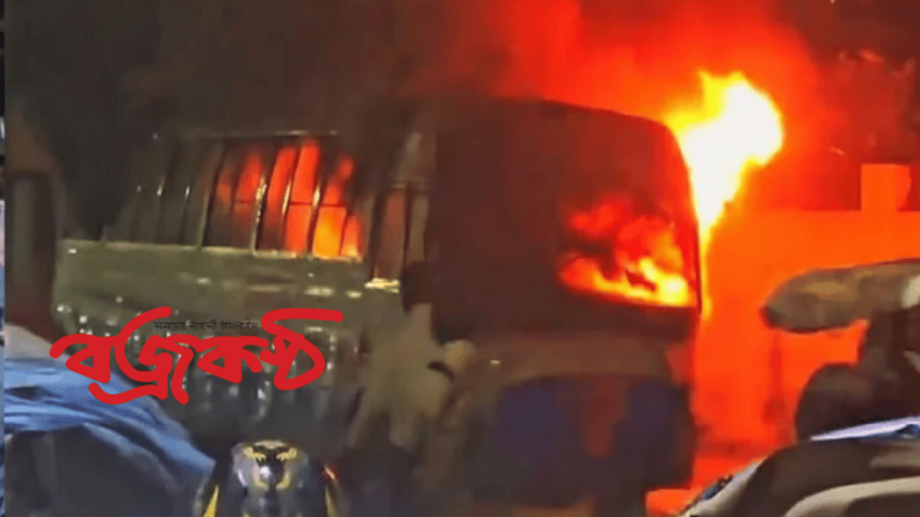 রাজধানীতে আবারও বাসে আগুন