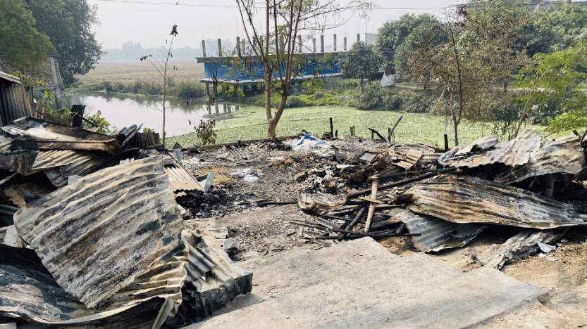 রাণীনগরে অগ্নিকান্ডে দুই দোকানঘর পুড়ে ৬ লক্ষাধিক টাকার ক্ষয়ক্ষতি