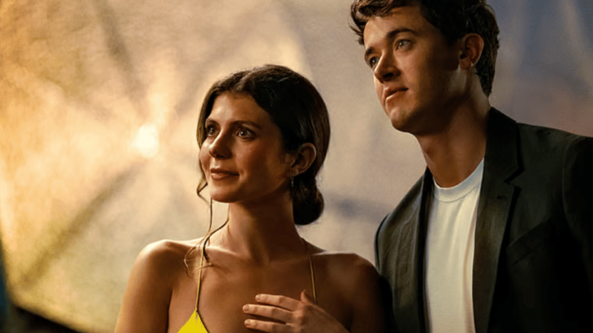 থ্রিলার নয়, বিশ্বজুড়ে ঝড় তুলেছে এই রোমান্টিক সিনেমা -‘পিপল উই মিট অন ভ্যাকেশন’–এর দৃশ্য। নেটফ্লিক্স