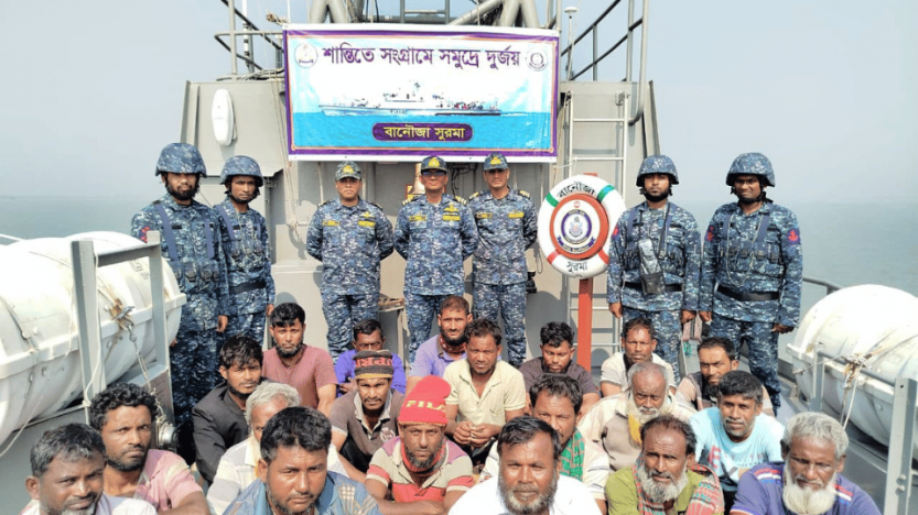 ২০ জেলেসহ ভাসমান বোট উদ্ধার