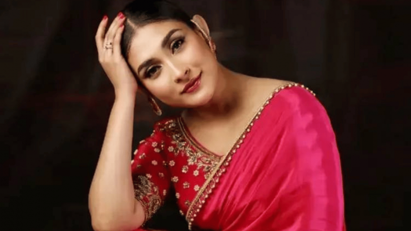 ১৪ বোতল মদসহ আটকের ঘটনায় মুখ খুললেন মেহজাবীন