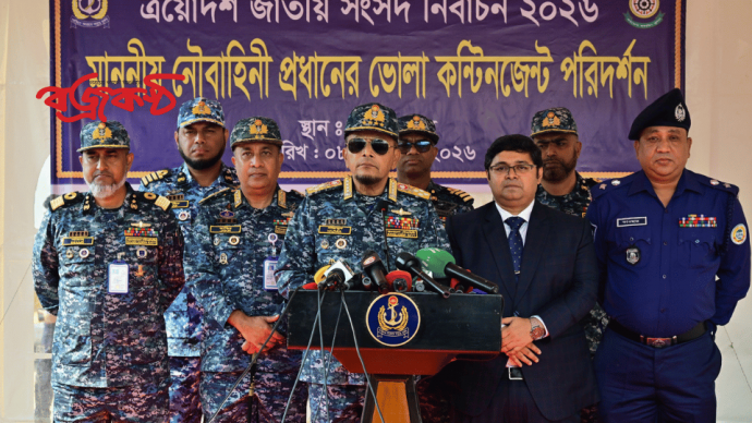 অবাধ ও সুষ্ঠু নির্বাচন নিশ্চিতে মাঠ   পর্যায় পরিদর্শনে নৌবাহিনী প্রধান