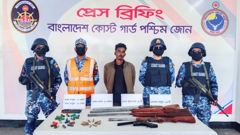 সুন্দরবন থেকে অস্ত্র-গুলিসহ করিম শরীফ বাহিনীর সহযোগী আটক