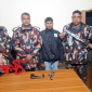 দৌলতপুর দু’টি আগ্নেয়াস্ত্র ও গুলিসহ অস্ত্র ব্যবসায়ীকে গ্রেপ্তার করেছে বিজিবি